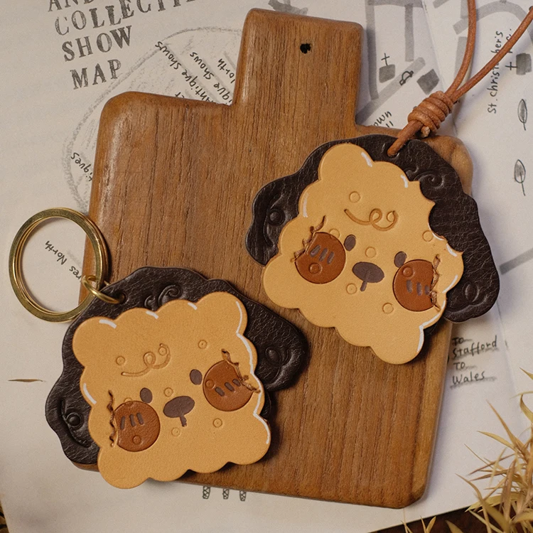 

Dog-shaped pendant cookie dog bag charm keychain made of top-grain genuine leather, handmade, simple and cute gift
