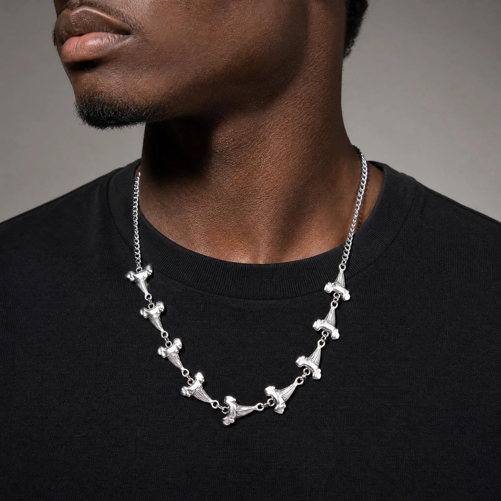 Neue Haifischzahn-Halskette für Männer, Punk-Meerestier-Zahn-Choker, Kreatives Einzigartiges Schmuckgeschenk – Detail 4