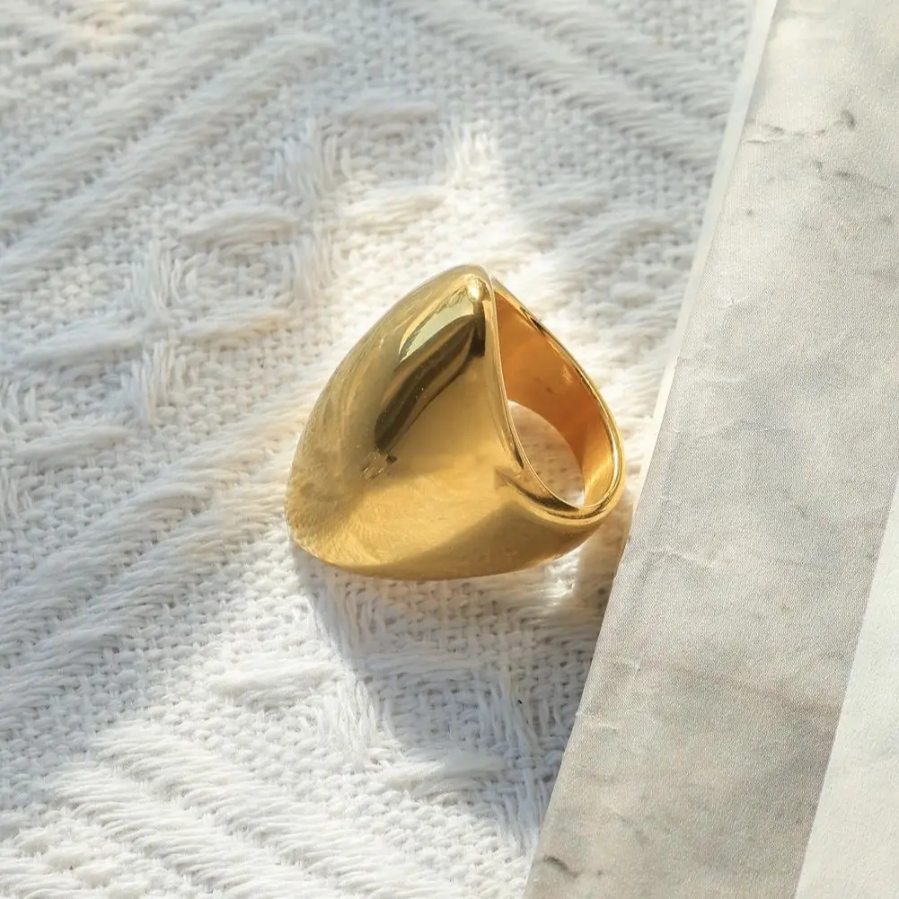 Exaggerated wide-faced smooth teardrop glossy stainless steel 18K gold-plated ring, retro geometric style, unisex jewelry gift