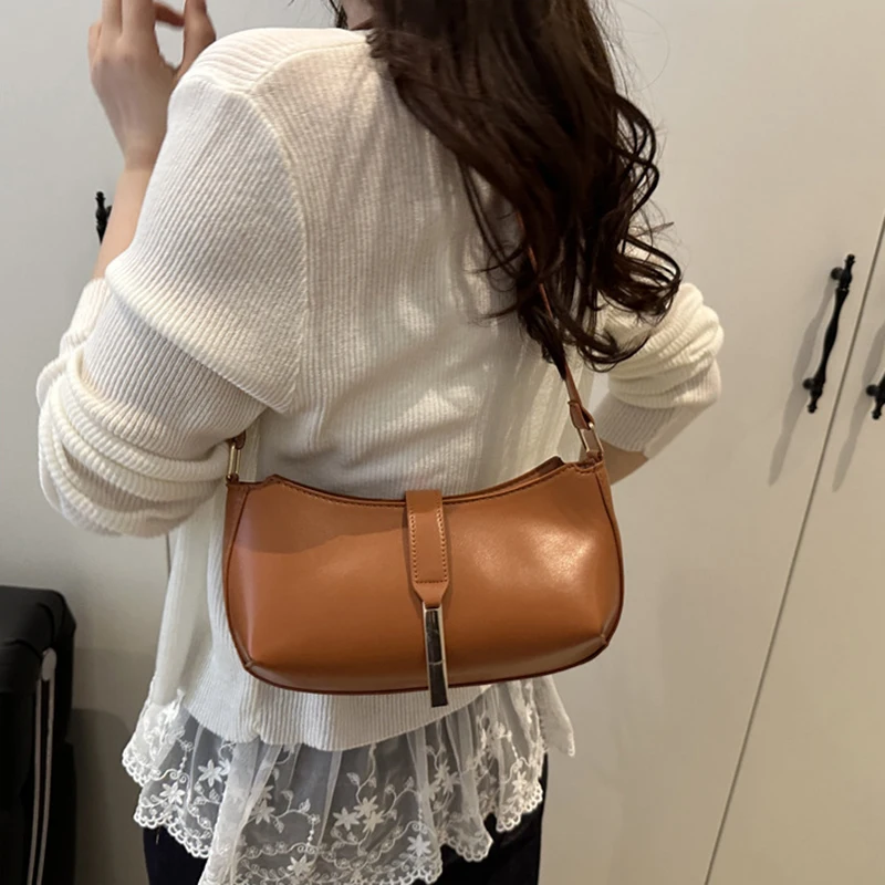 

Simple retro small bag female 2025 new shoulder armpit bag senior texture tide hundred with commuting crossbody bag