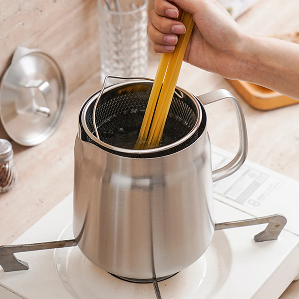 

1.5/2L Kitchen Fryer with Filter Large Capacity Stainless Steel Pouring Oil Bottle Multifunctional Oil Filter Tank Kitchen Tools