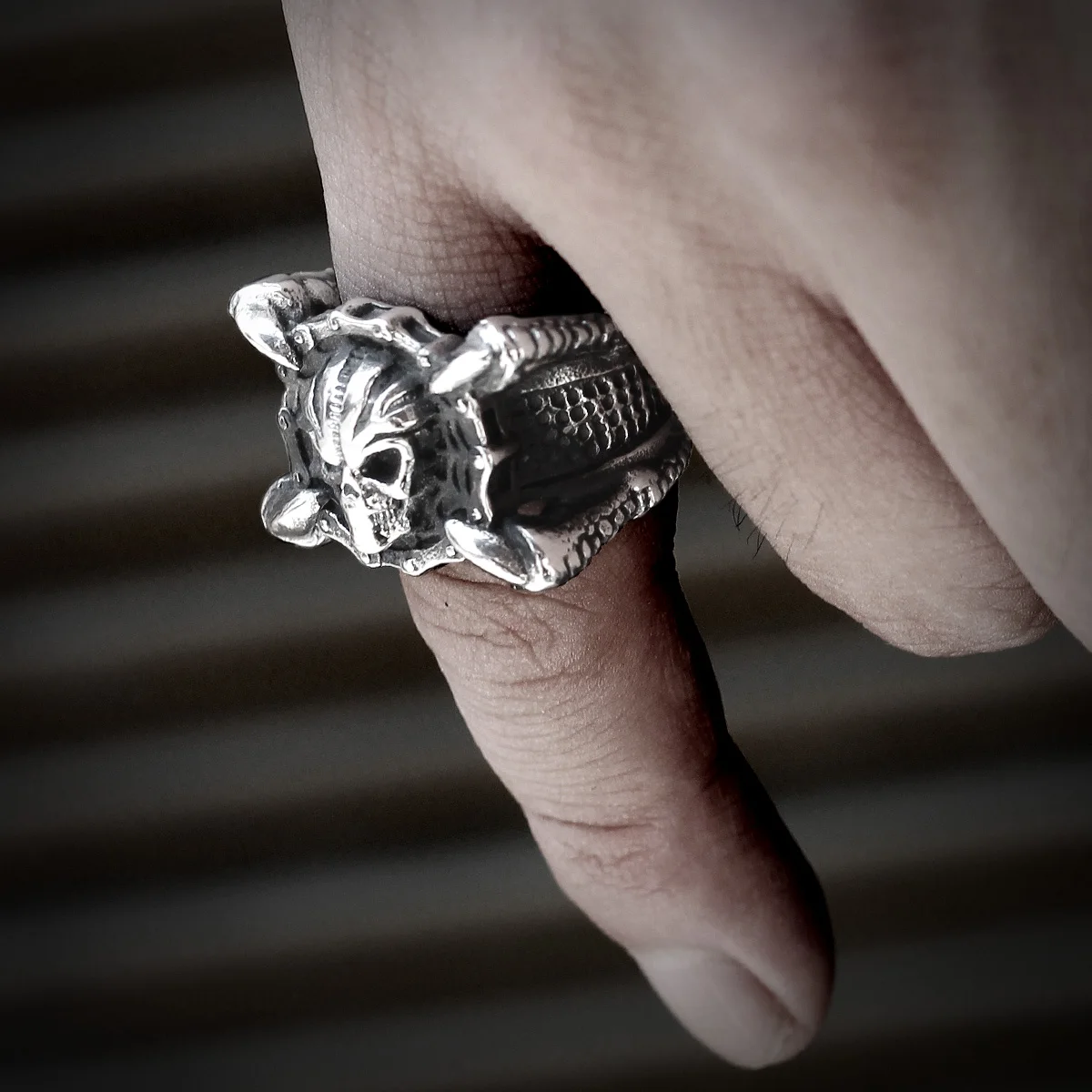 Stainless Steel Men Rings Skull Dragon Claw Domineering  Punk Rock Gothic for Biker Male Boy Jewelry Creativity Gift Wholesale