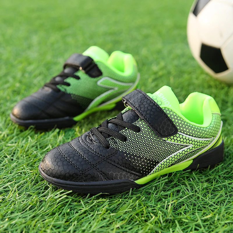 

A pair of children's four-season leather football shoes with studs, wear-resistant football shoes, sizes 31-37，BH-905