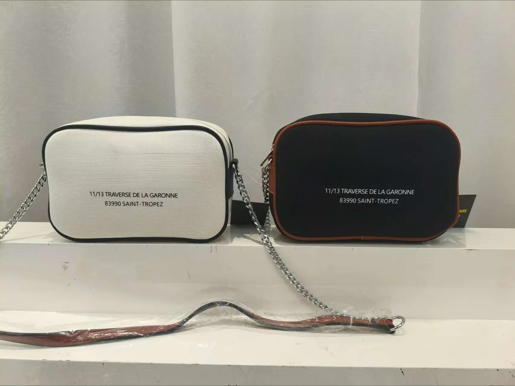 

2025 Новая классическая, простая и универсальная мини-сумка французского дизайна