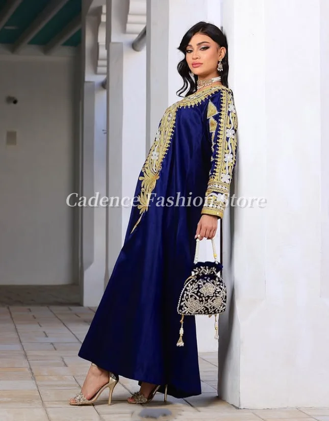 Maßgeschneiderte traditionelle königsblaue Damenkleider, arabische Ballkleider, luxuriöse Spitzenapplikationen, Dubai-Abend, formelle Bankettkleider