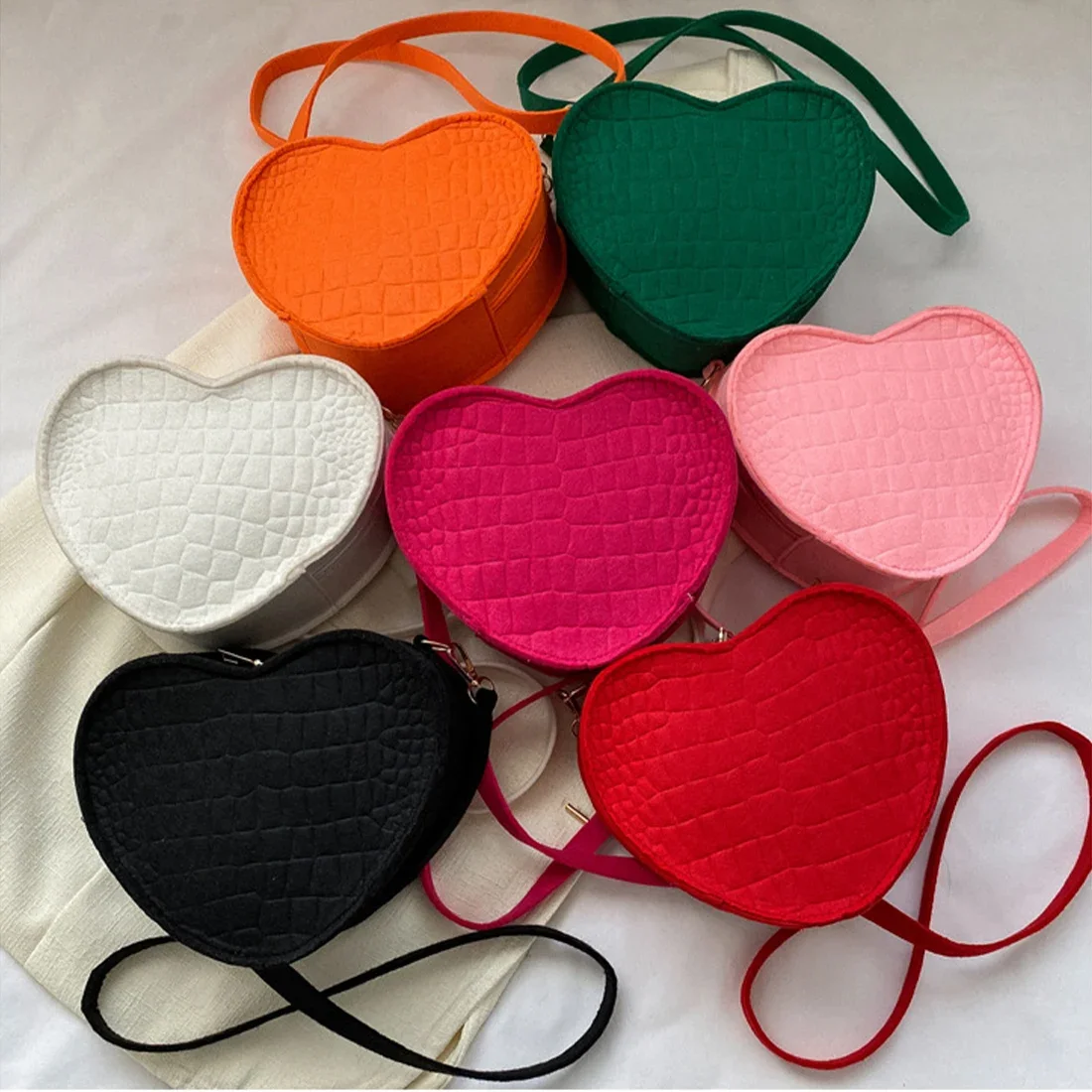 Fashion Solid Felt Shoulder Bag New Heart Shape Crossbody Bags For Women  Casual Ladies Handbags Designer Women Bags