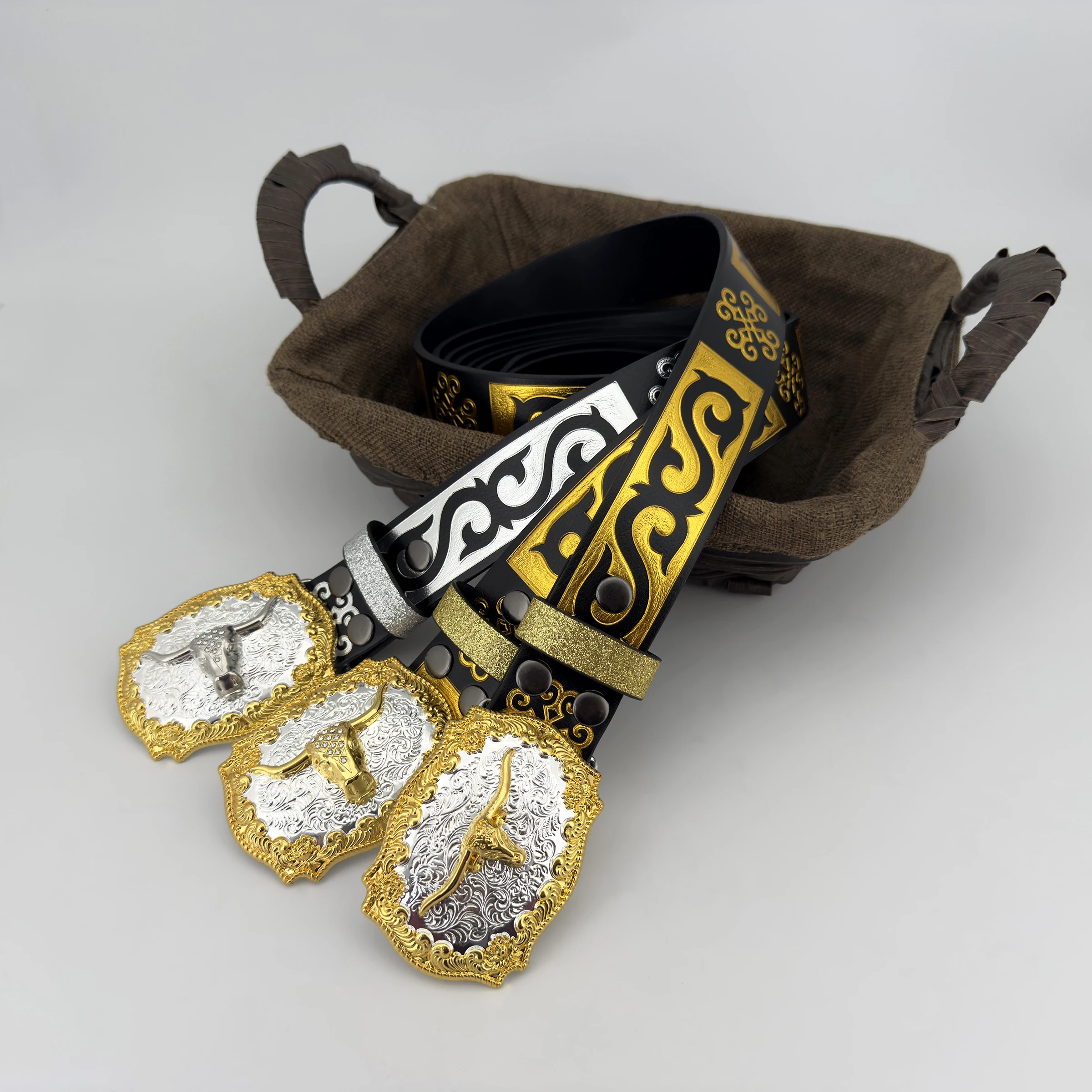 

Цельный модный кожаный ремень в богемном западном стиле, высококачественная гладкая пряжка из цинкового сплава, корпус ремня из искусственного материала, класс