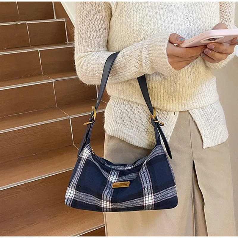 Karierte Hobo-Schultertasche, Retro-Handtasche aus kariertem Stoff, Y2k Vintage-Handtasche, Herbst-Winter-Handtasche für Damen, ideal für den täglichen Gebrauch. – Detail 10