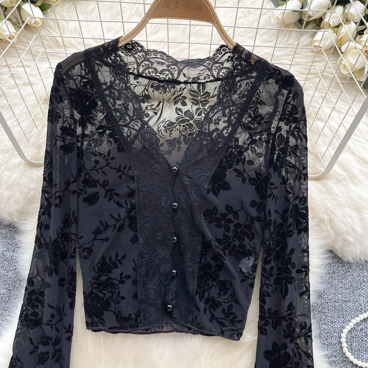 Estate elegante top In pizzo floreale nero per le donne camicetta femminile con maniche svasate arricciate ombelico nuovo nel 2024 Chic Sheer