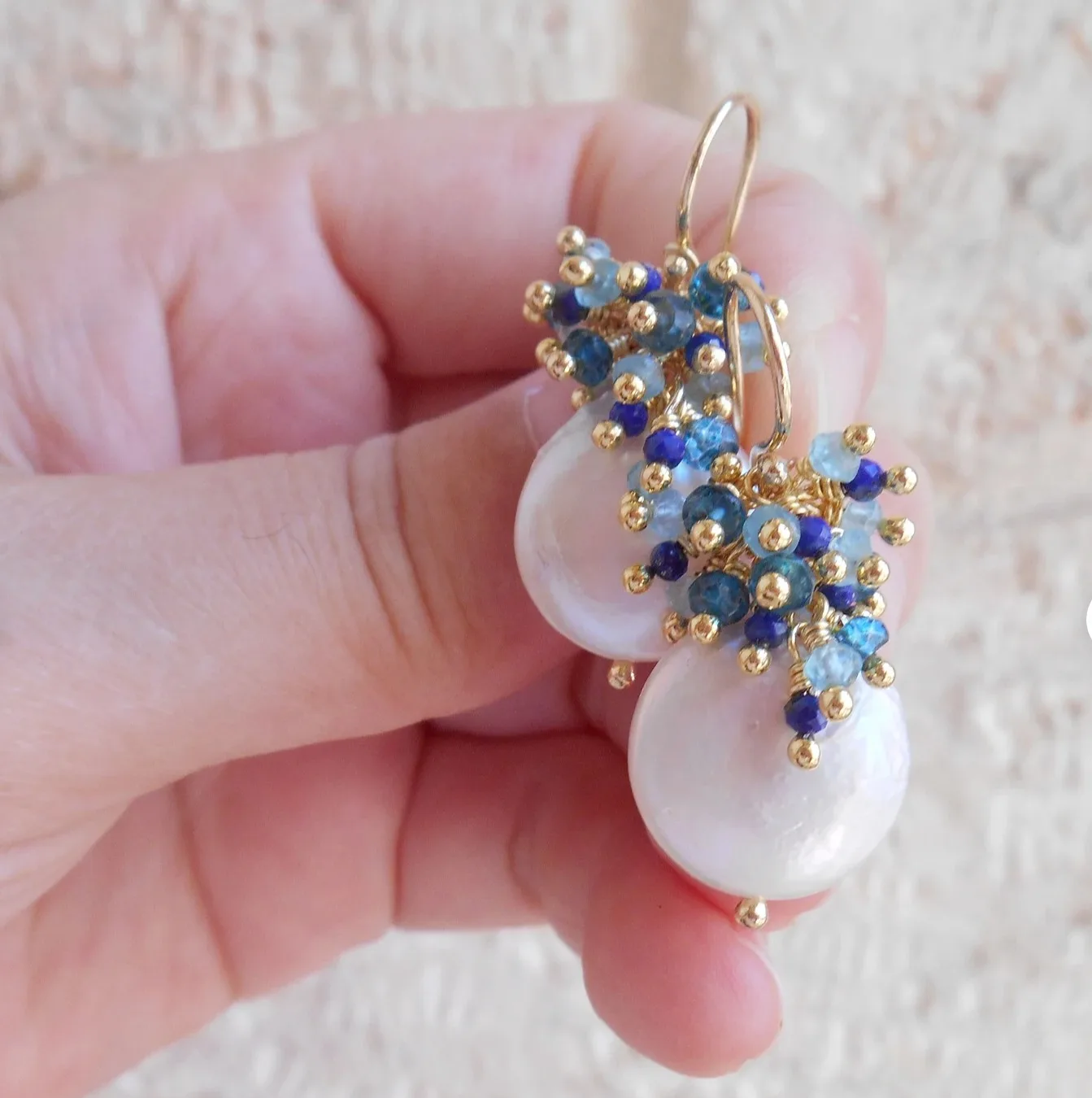 Pendientes de agua dulce de cuarzo apatita lapislázuli azul racimo de piedras preciosas de perlas de moneda Acapulco