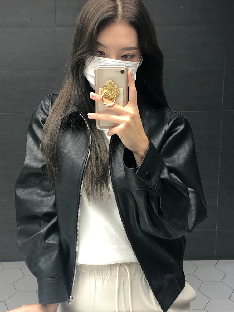 เสื้อโค้ทหนังเทียมทรงหลวมสไตล์เรโทรสีน้ำตาลสำหรับผู้หญิง ยี่ห้อ Bla ort รุ่น Jaet  แบบยาว คอปกยาว ติดซิป เหมาะสำหรับใส่เดินเที่ยว