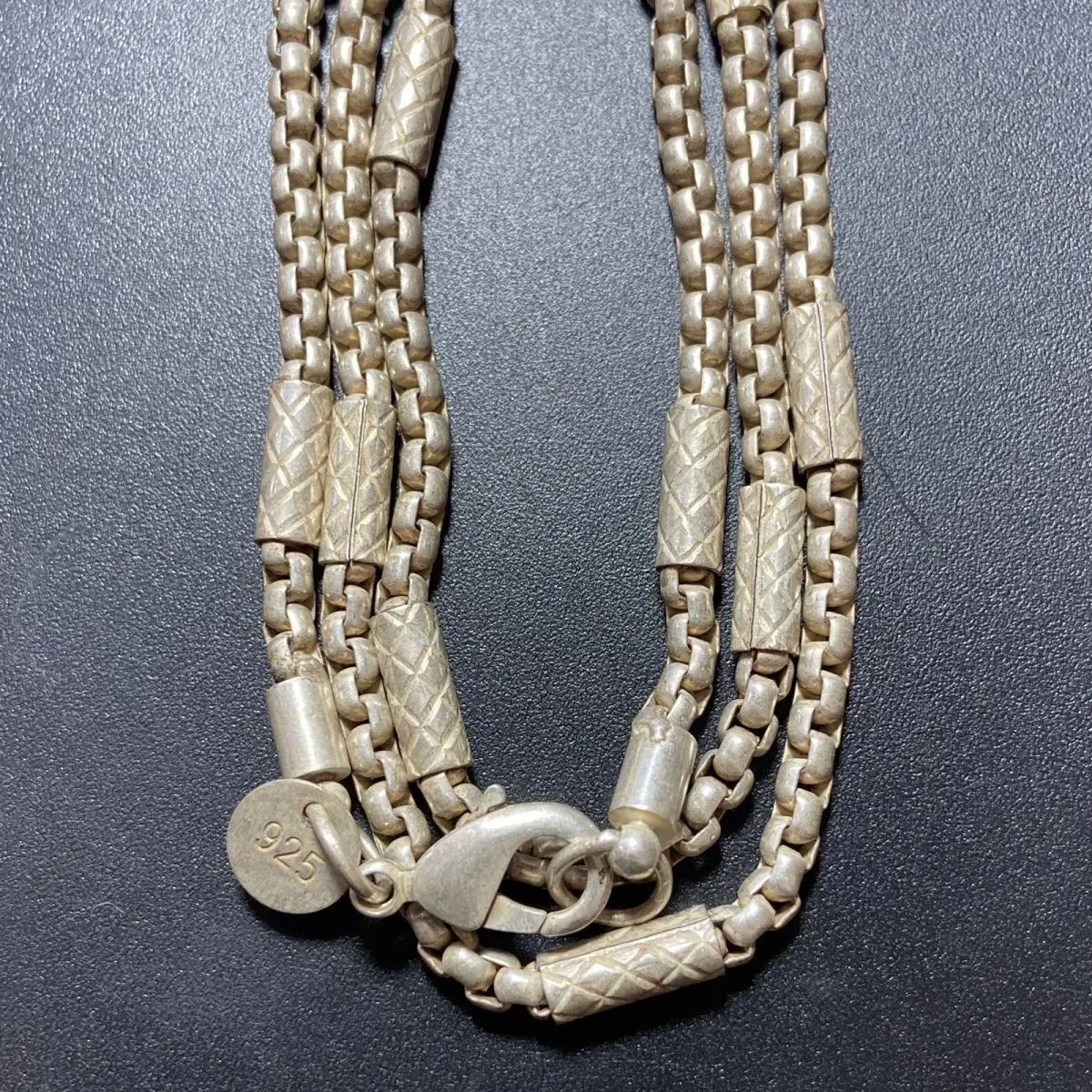 Tibetan silver necklace, unique design, fashion jewelry, silver craft bracelet with traditional pattern, showing retro style