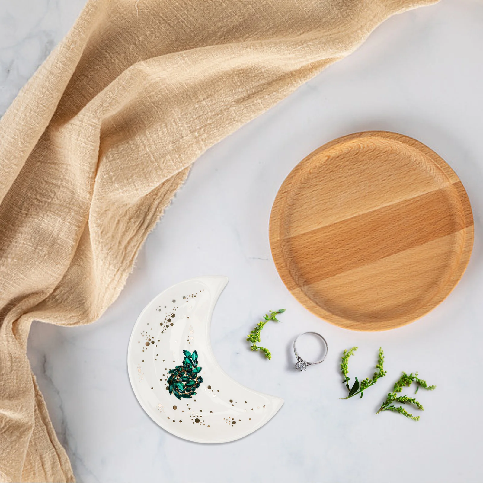 

1Pcs Ceramic Moon Plate Creative Jewelry Tray Multi-Purpose Storage Fruit Tray Elegant Desktop Decorative Crafts