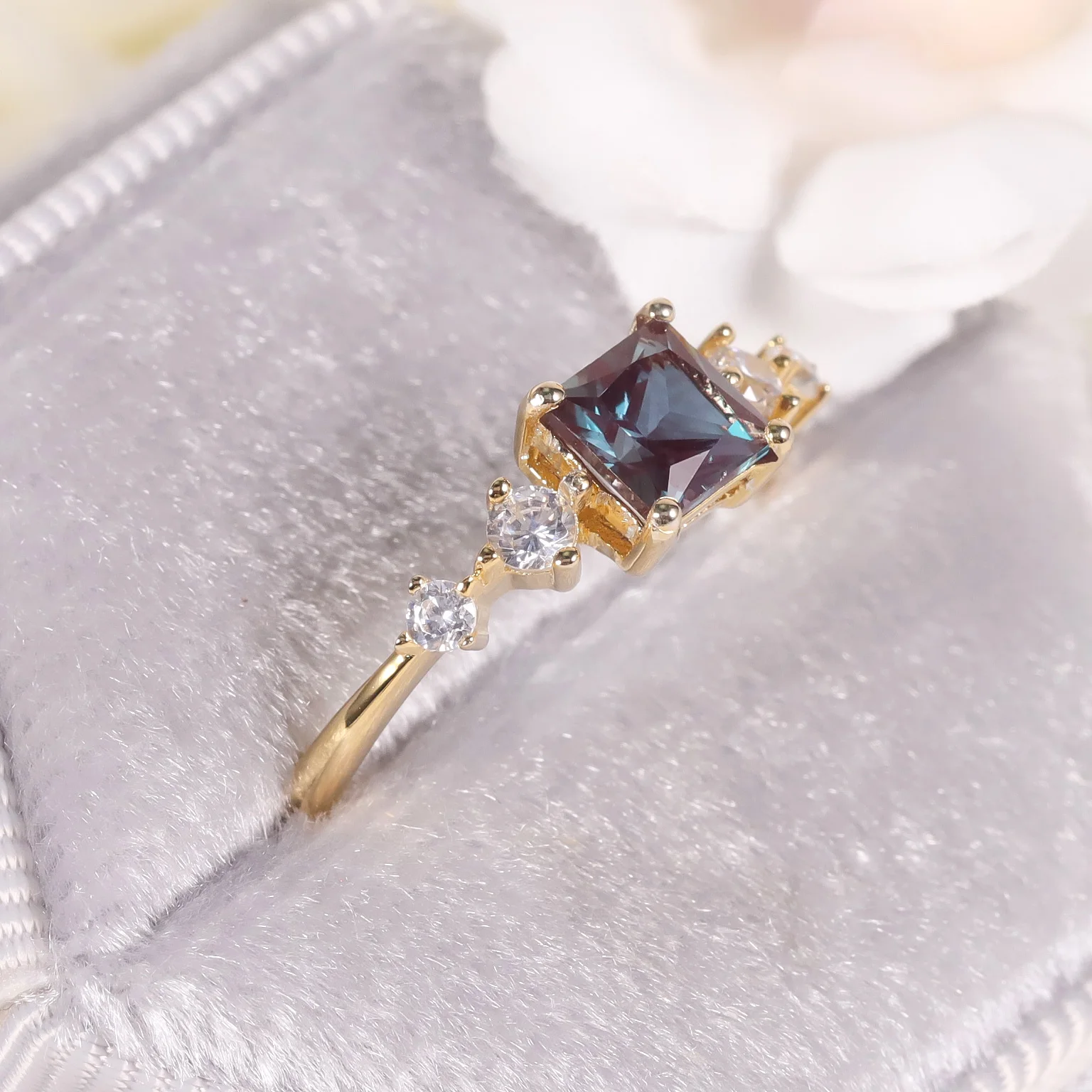 GEM'S BALLET Vintage Engagement Jewelry 14K Gold Plated 925 Sterling Silver Square 5x5mm Color Change Lab Alexandrite Ring