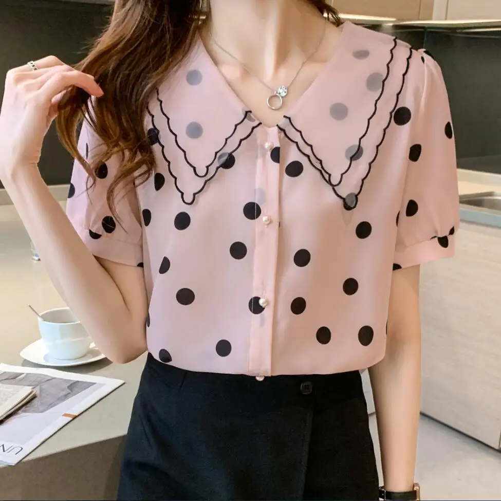 Letnia kolekcja 2024: Damska bluzka w grochy z szyfonu, z kołnierzykiem typu doll collar, wyszczuplająca, plus size, modna, do pracy.