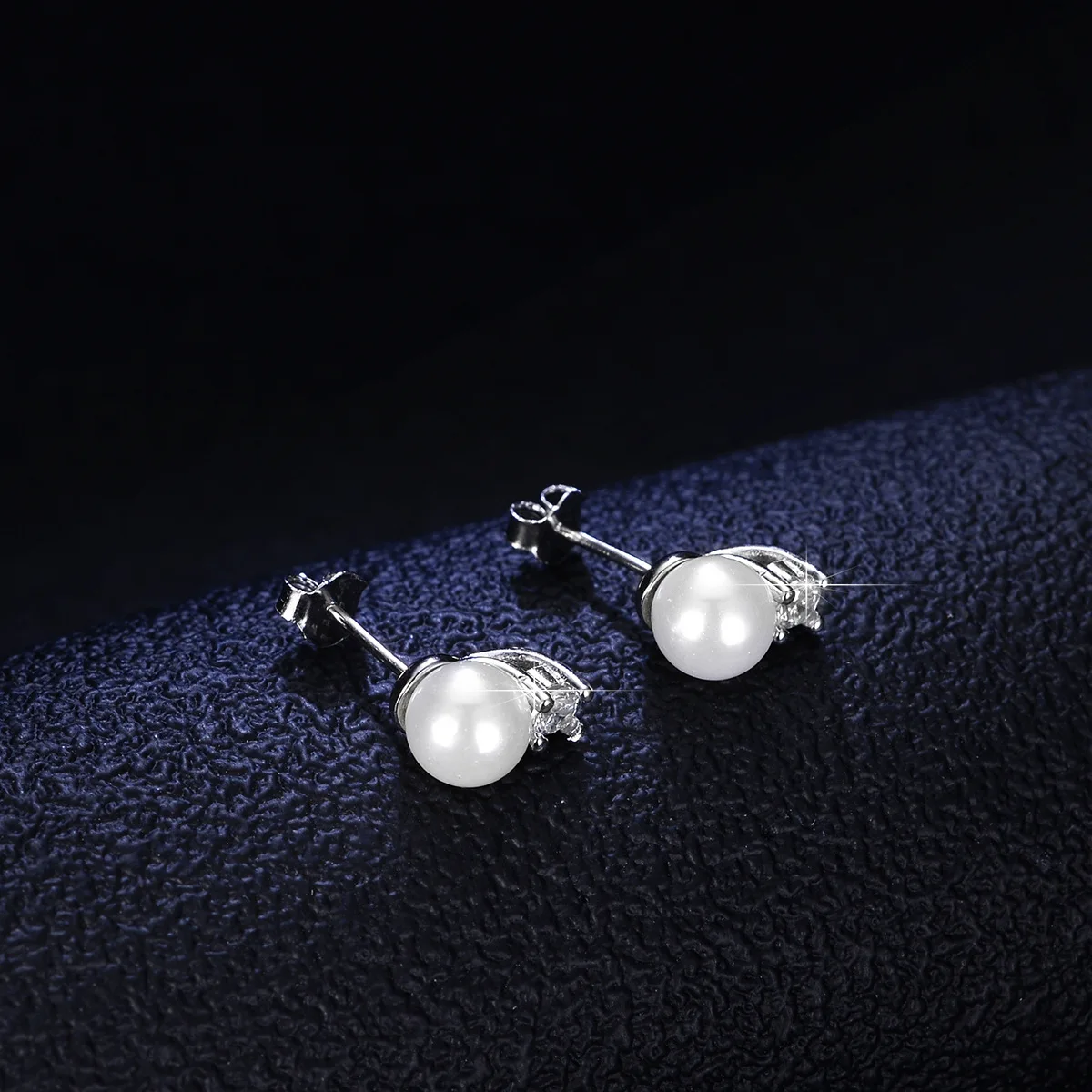 18K gold light luxury simple D color VVS1 diamond 1 carat micro-paved moissanite classic four-claw pearl earrings