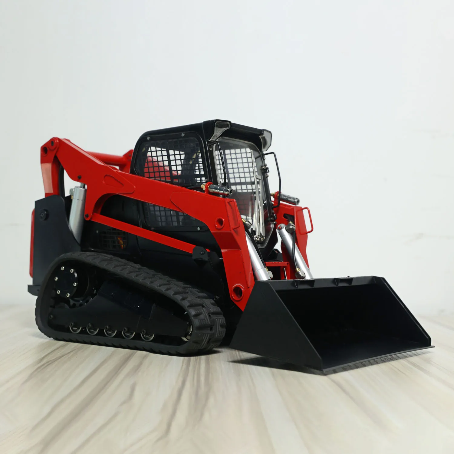 Toys 1/14 Hydraulic RC Tracked Loader SM770 Skid-Steer Remote Control Painted Finished Vehicle Car Light Sound Model for Boys