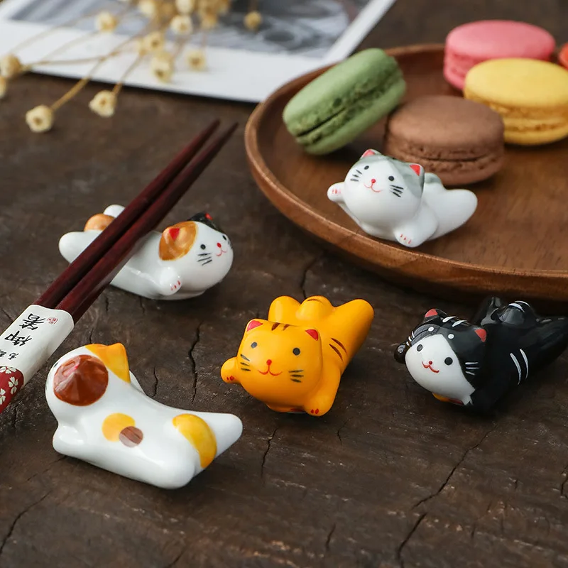 Flying Cat Ceramic Chopstick Rest Japanese Style Cute Lucky Cat Holder for Spoon Fork Tableware Home Decor Kitchen Gift