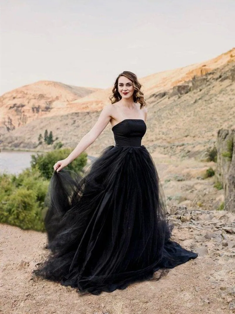 Gothic Black Bohemian Beach Tulle Wedding Dresses Strapless Sweep Train Lace up Country Boho Bridal Ball Gowns Robes