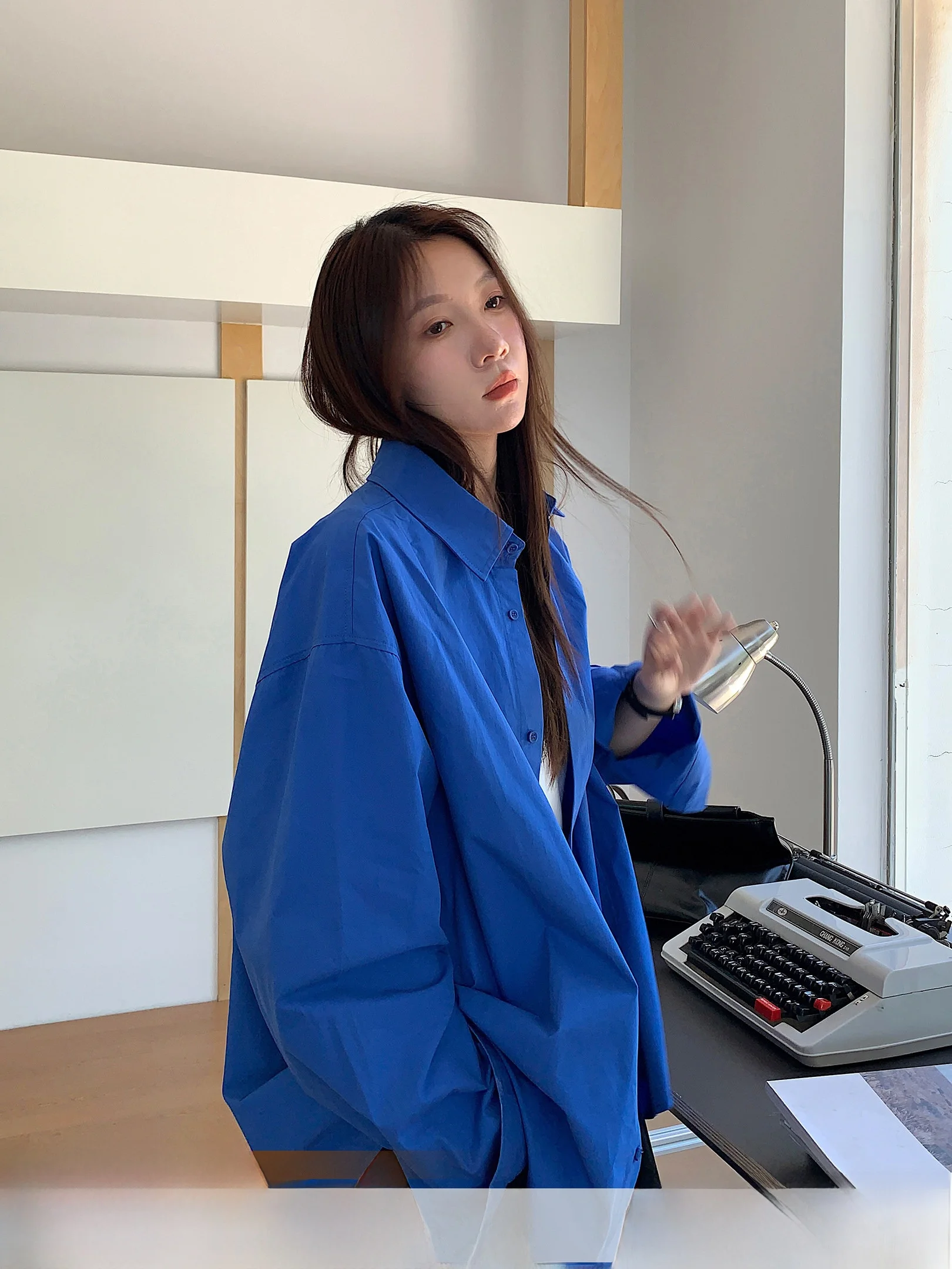 

Модная свободная женская рубашка с длинным рукавом, тонкая верхняя одежда, повседневная, для работы, в корейском стиле, из чистого хлопка, с воротником, на пуговицах