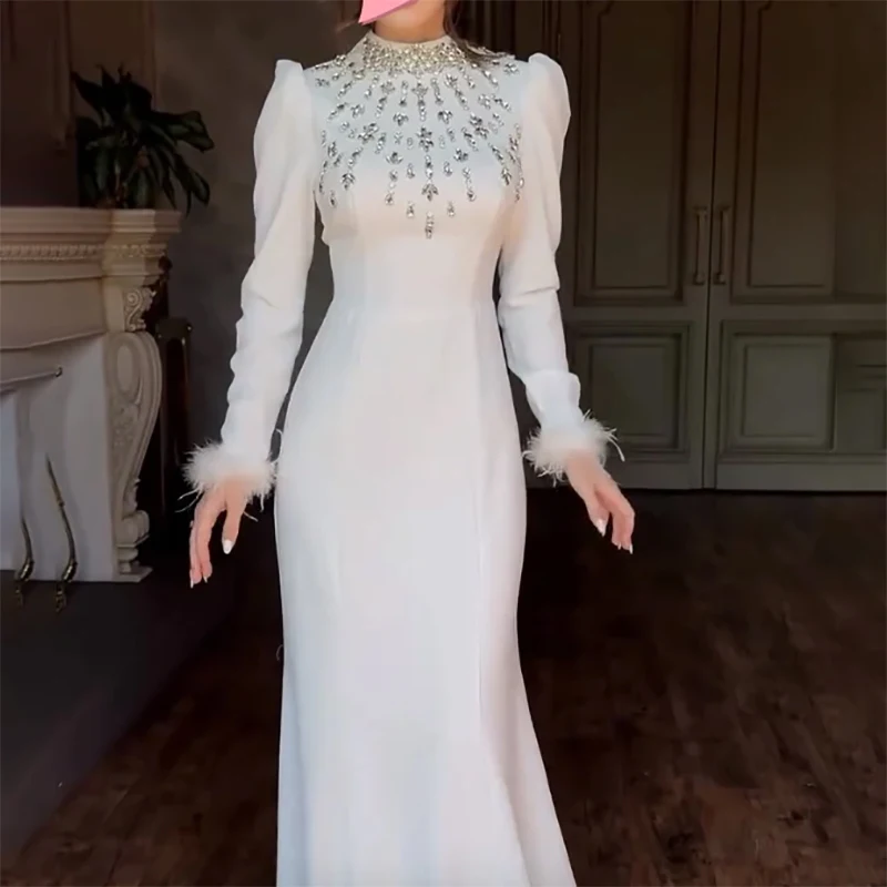 فساتين سهرة رسمية رائعة مخصصة في دبي برقبة عالية وأكمام طويلة مطرز بالريش حورية البحر فساتين لحضور الحفلات الموسيقية 2025