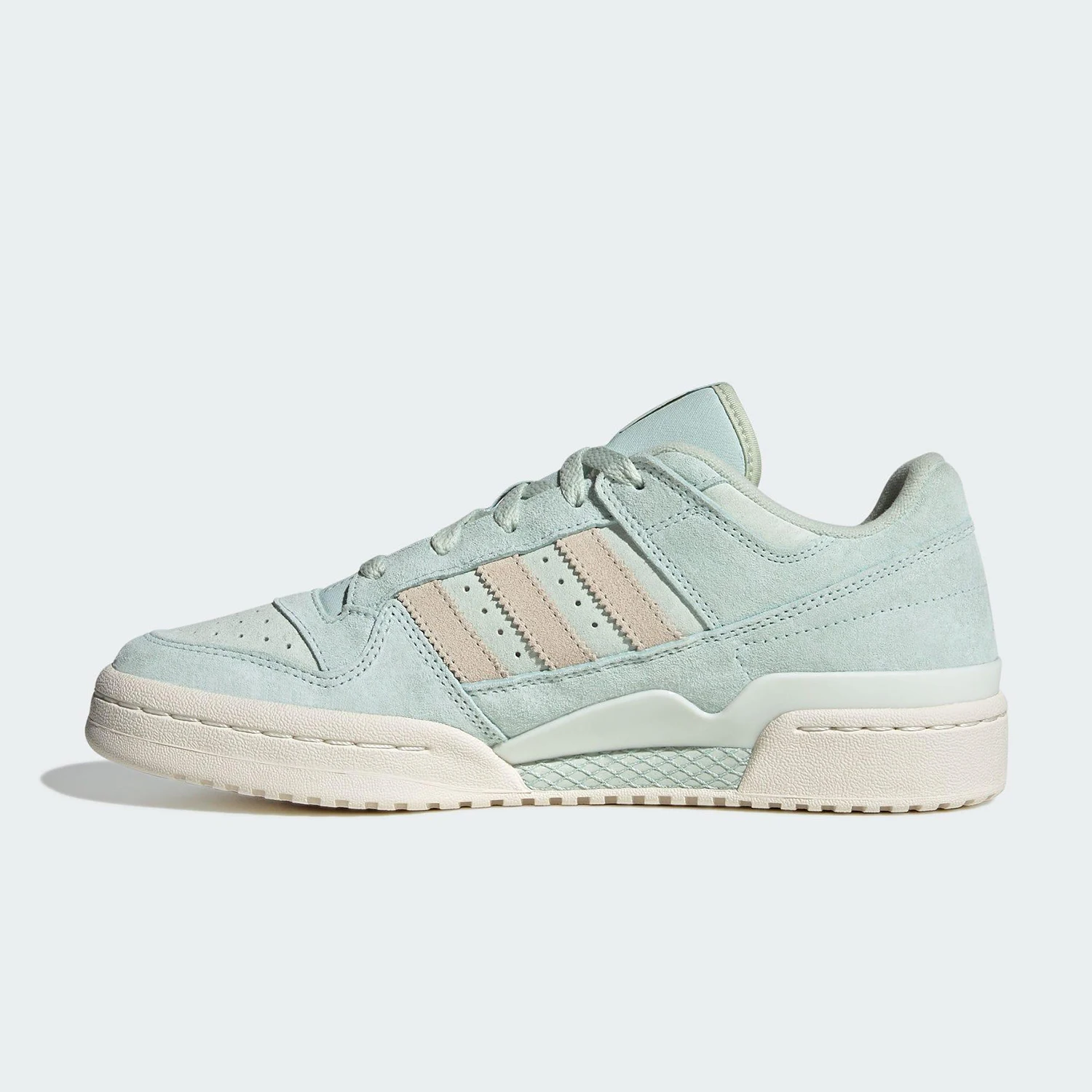 حذاء رياضي كاجوال نسائي من Adidas Originals ذو رقبة منخفضة في الهواء الطلق JQ9146