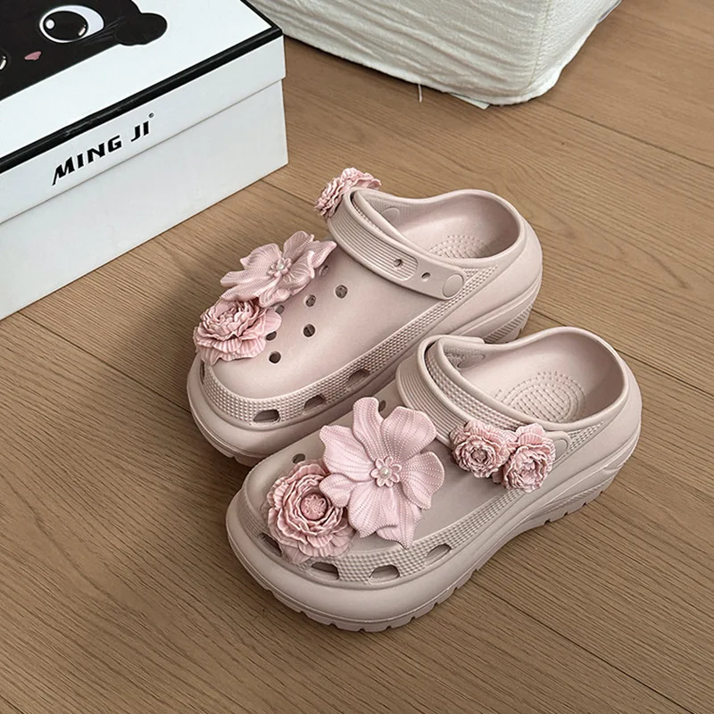 

2026 Summer New Women's Flower Decor Clogs Fashion Versatile Casual Design Slippers Outdoor Wear