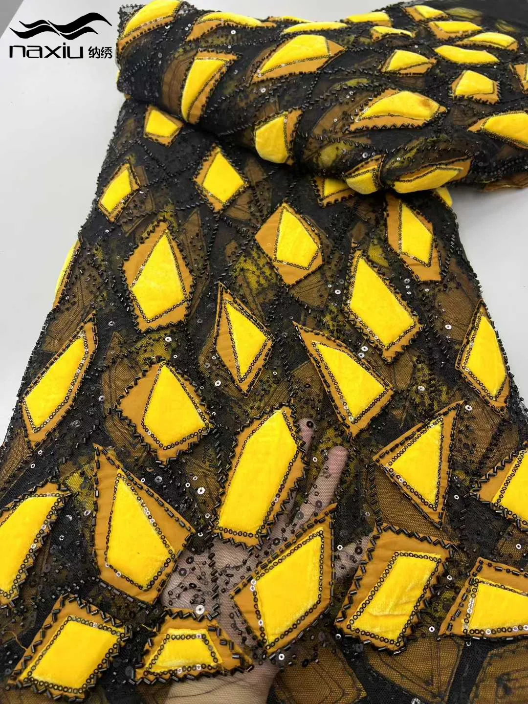 

Madison High-quality African Nigerian Elegant 3D Embroidered Fabric French Tulle Lace Fabric With Sequins Beads For Party Dress