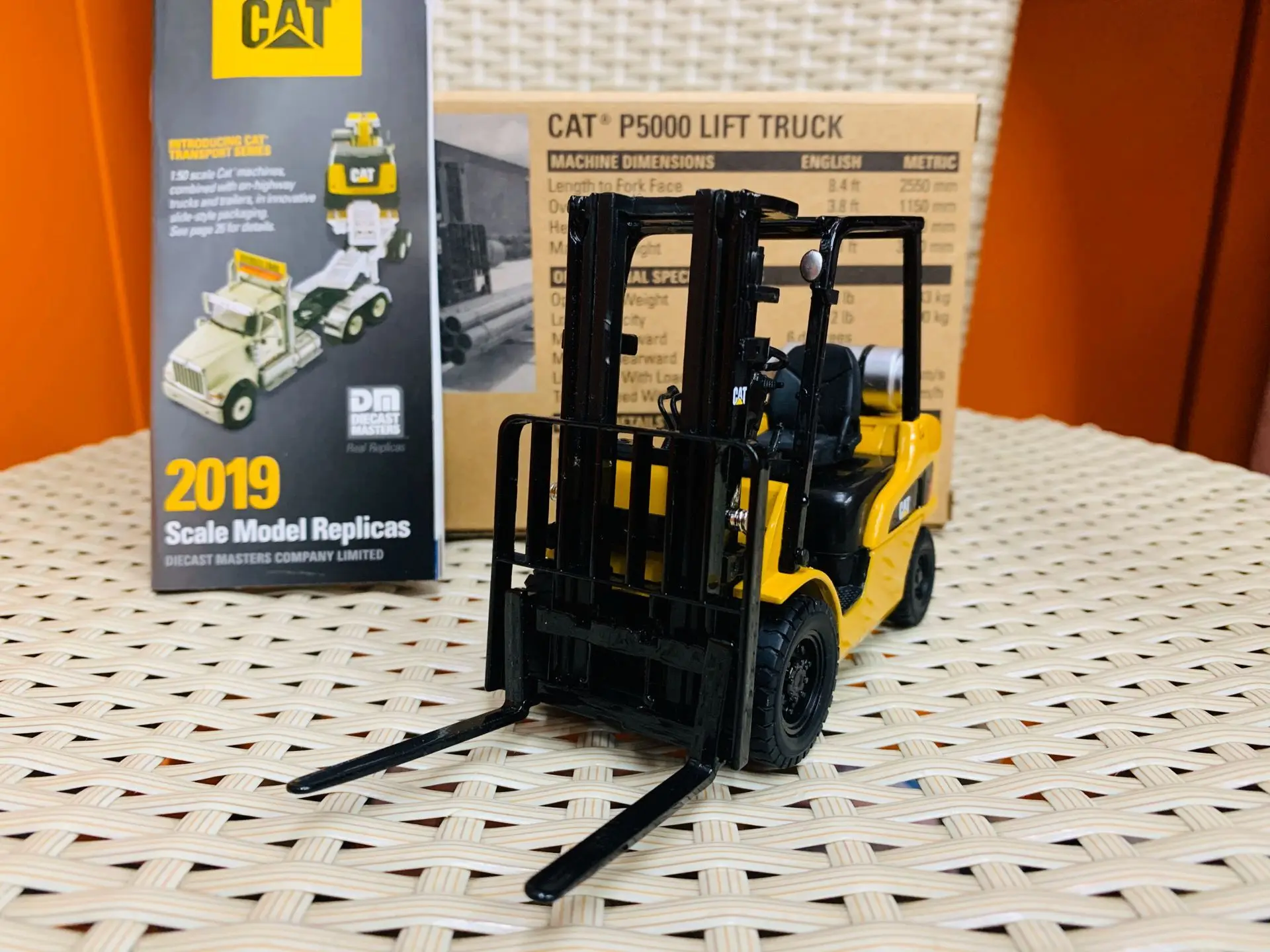 P5000 Lift Truck 1:25 Scale DieCast Model New in Original Box 85223