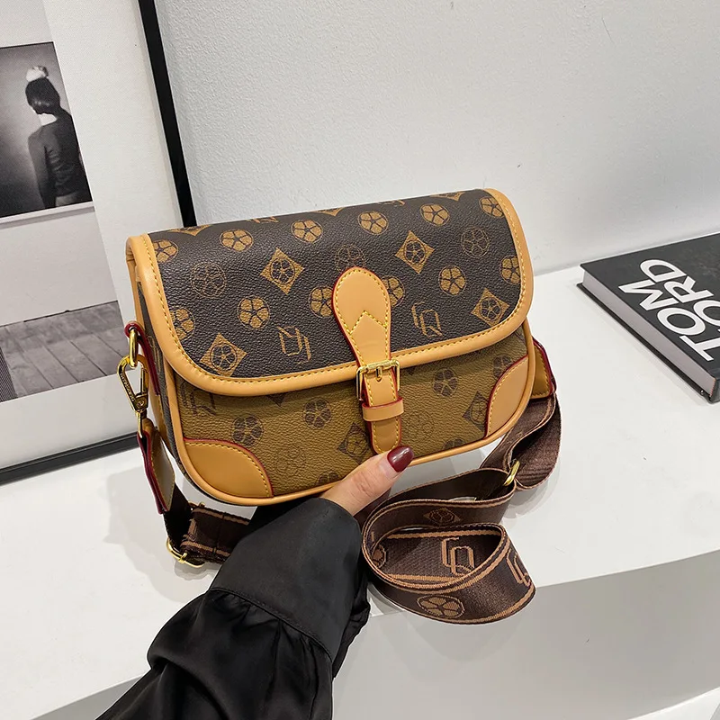 

2025 Chic Underarm Bag, Luxe Shoulder Purse for Women, Textured Crossbody Tote, Fashion Day-to-Night Bag, Elegant Sling Bag​