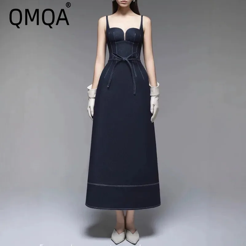 QMQA فساتين بروتيل نسائية أنيقة من قماش الدنيم بدون أكمام وخصر برباط وخصر فرنسي فستان متخصص لربيع 2025 QM79