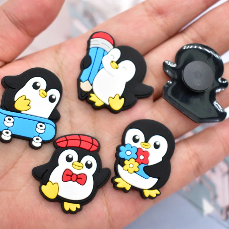 16 قطعة مزيج رائعتين البطريق الحيوانات البلاستيكية الأطفال أحذية السحر تسد اكسسوارات DIY بها بنفسك الصنادل الشعبية الديكور للأطفال X-mas هدية