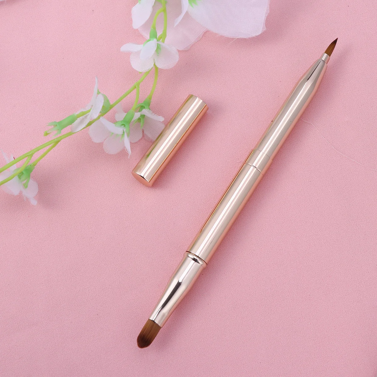 

1Pcs Retractable Lip Brush Applicator Essential Tool for Lipstick Lip Gloss Liquid Cosmetics Uniform Color Lipstick Applicator