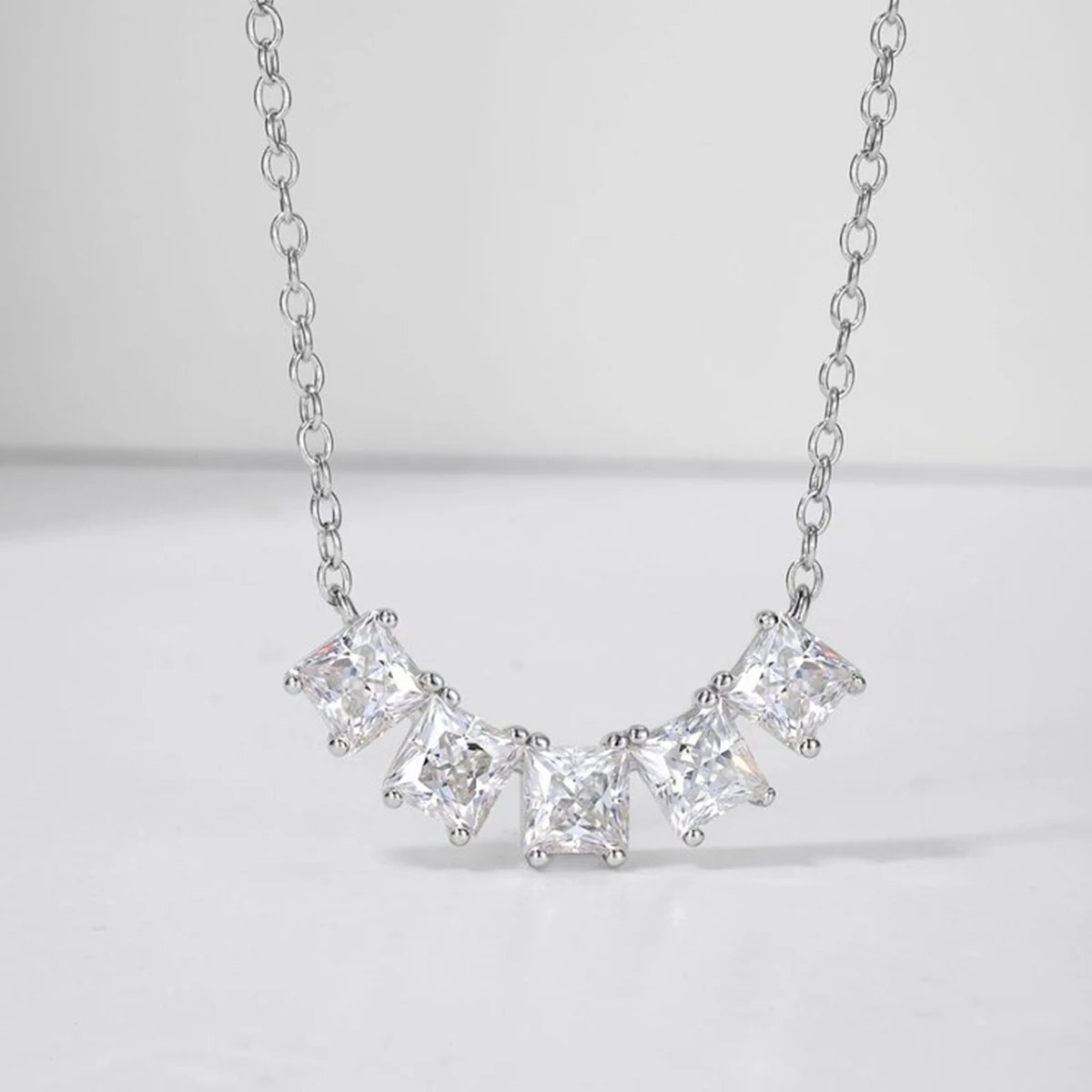 S925 Silver Plated 18K Platinum Five Princess Square Diamond Moissanite Diamond Smile Necklace 2.0ct