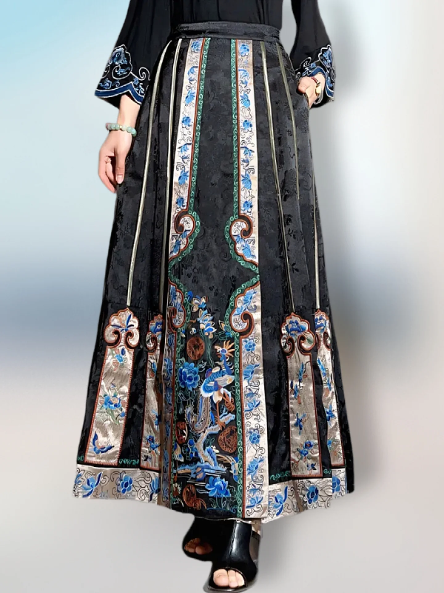 

Оригинальная этническая вышитая длинная юбка с цветными блоками для женщин, новая весенняя коллекция, с богатой отделкой, в стиле ретро, в китайском стиле