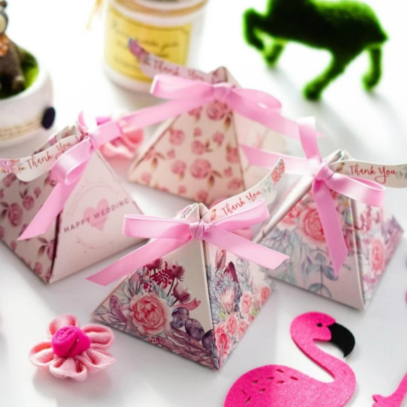 

100pcs Wedding Favors New Triangular Pyramid Pink Rose Happy Wedding Candy Boxes with thank you tags Party Gift Box