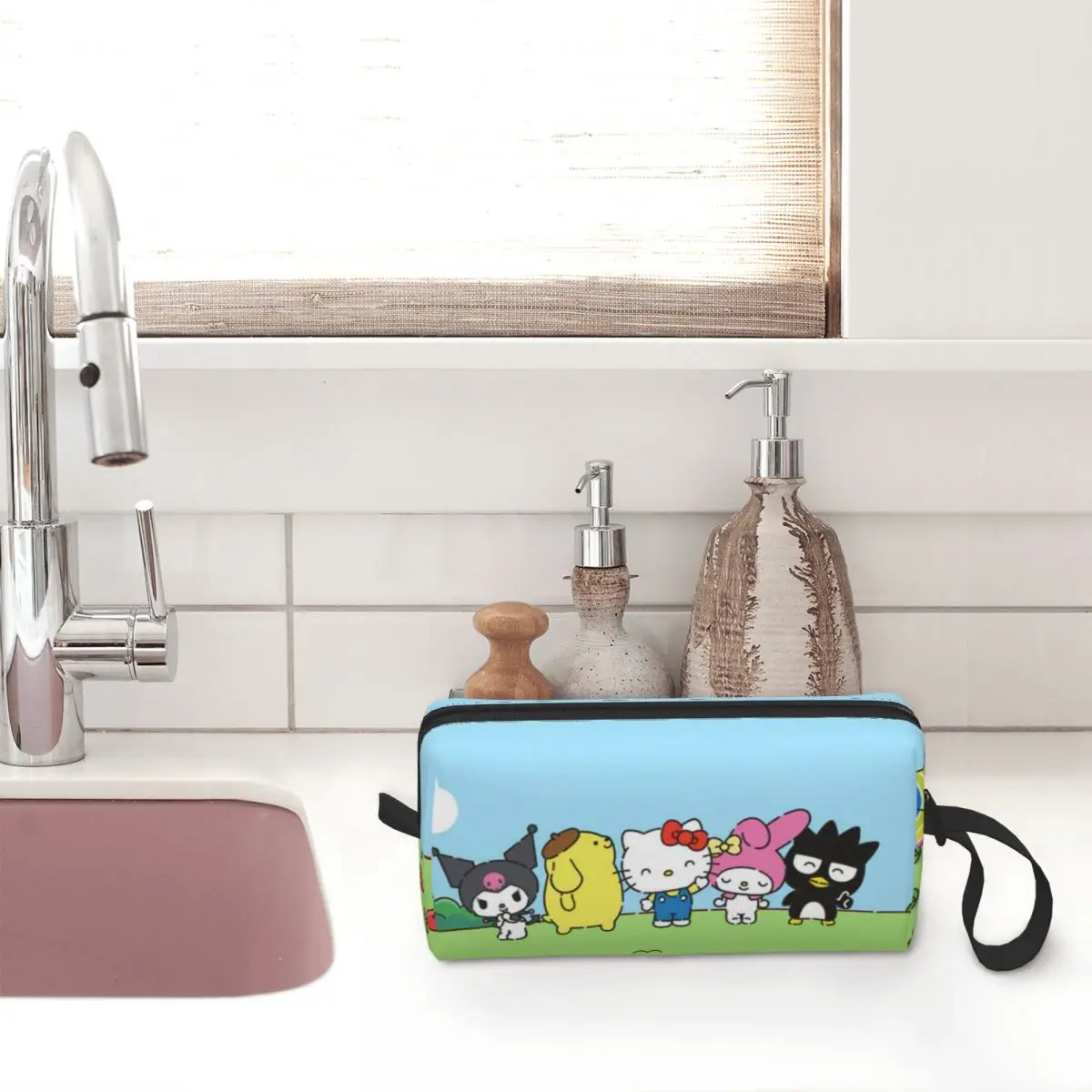 Sanrio Characters Large Makeup Bag Beauty Pouch Travel Cosmetic Bags Hello Kitty Kuromi Portable Toiletry Bag for Women