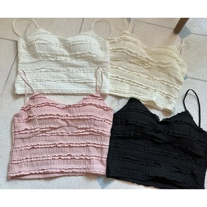 Modny letni zestaw damski: top na ramiączkach i spódnica z wysokim stanem, uniwersalny strój z dekoltem w serek.