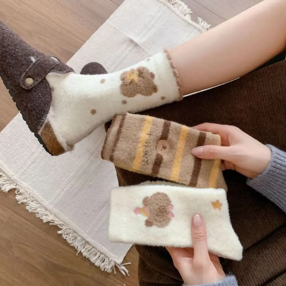 1 คู่แฟชั่นฤดูหนาวถุงเท้าการ์ตูนความร้อน Capybara ถุงเท้าหนา Anti-Skid ถุงเท้านอนสําหรับหญิงสาว