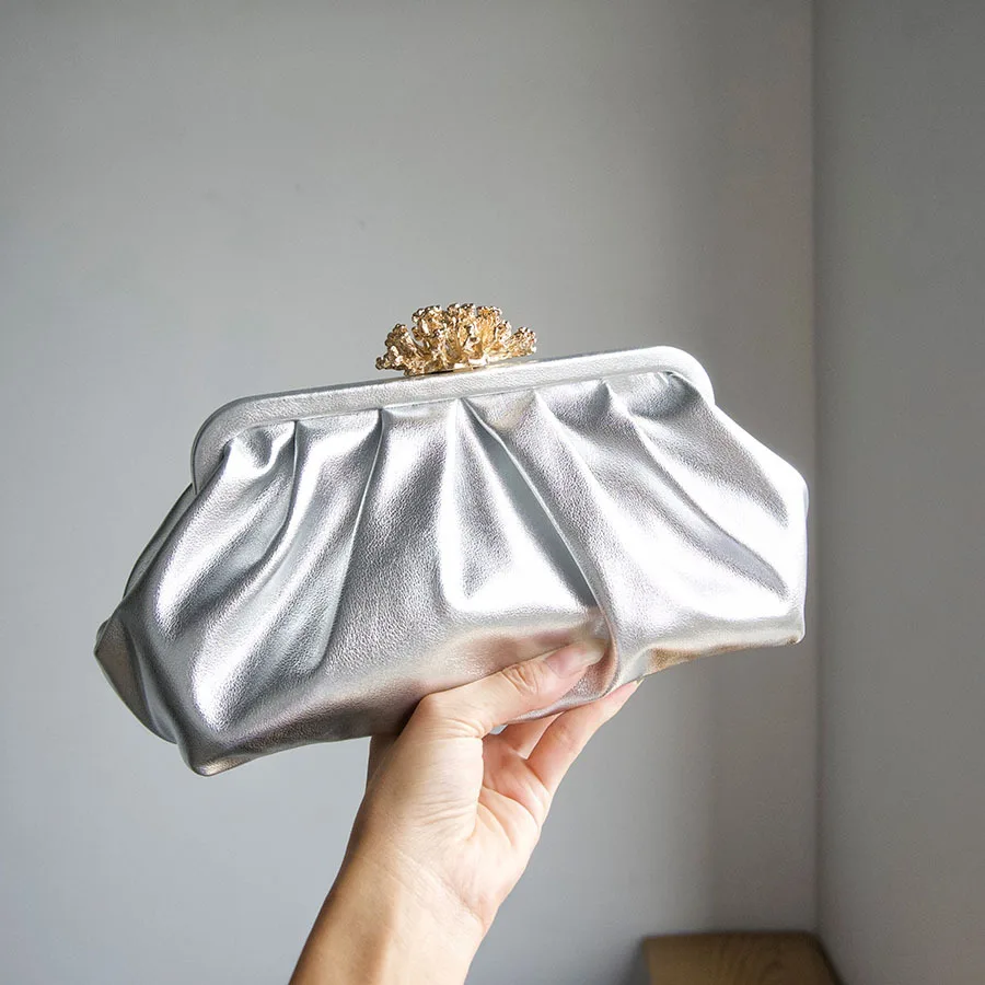 Trend glossy simple pleated cloud bag niche fashion personalized ins wind clutch bag foreign style dinner bag