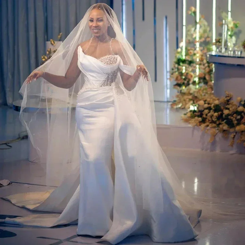 Personalizado cinta de espaguete brilhante pérolas contas sereia vestido de casamento robe de mariage botões voltar vestido de noiva africano