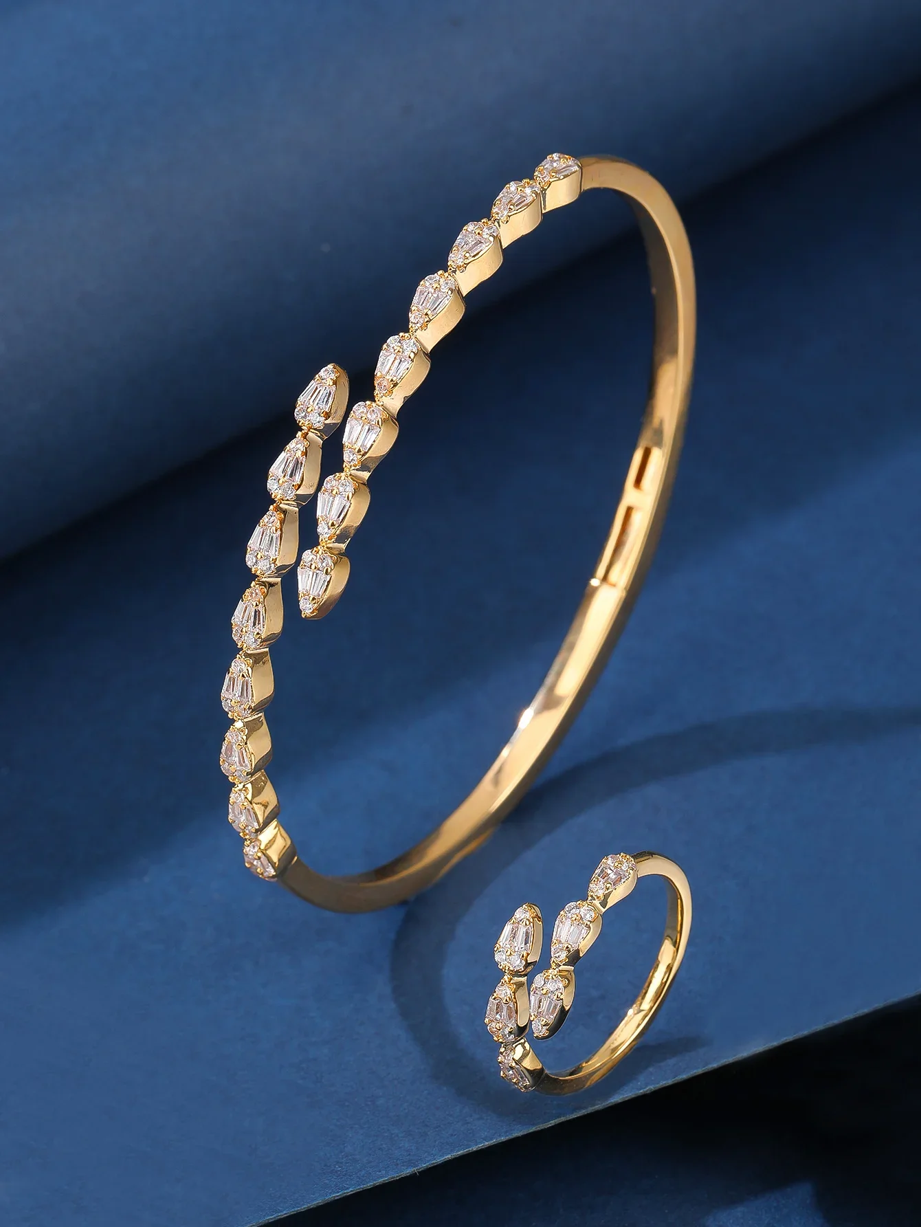 

Ювелирный набор JEWEL из 2 предметов: браслет и кольцо с фианитами маркизы, серебристый оттенок, инкрустация кубическим цирконием, элегантный комплект для повседневной носки