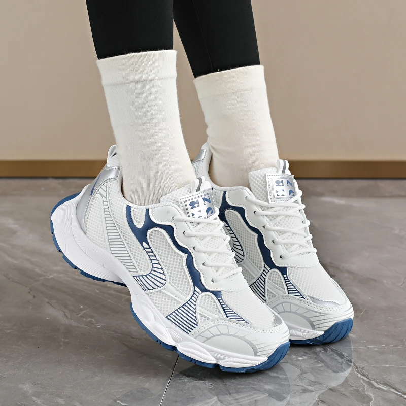 

High End Breathable Mesh Dad Shoes Women 2026 Spring Edition Thick Soled Lightweight Sports Shoes Versatile Silver Casual Shoes