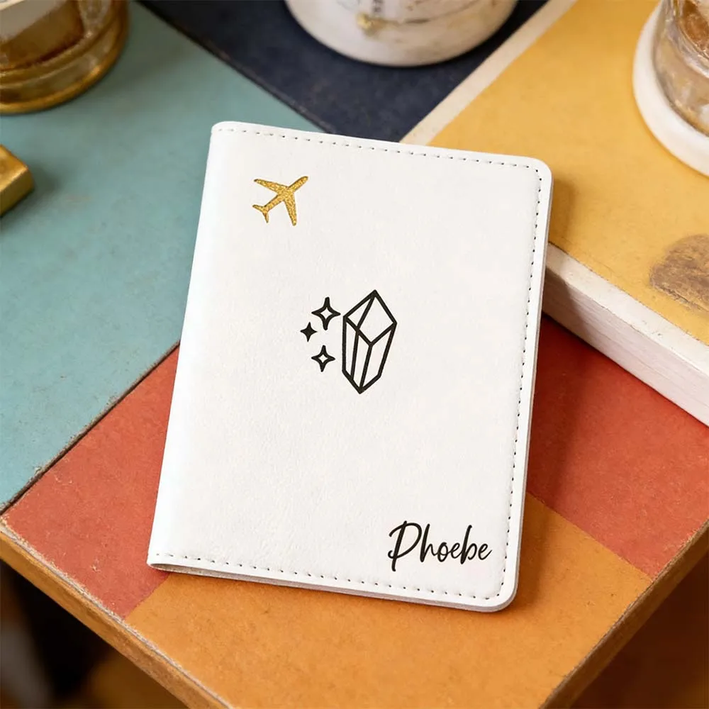 

Персонализированная обложка для паспорта с именем, 1 шт., подарок для семейных путешествий, кожаный чехол для паспорта с гравировкой, легкий вес