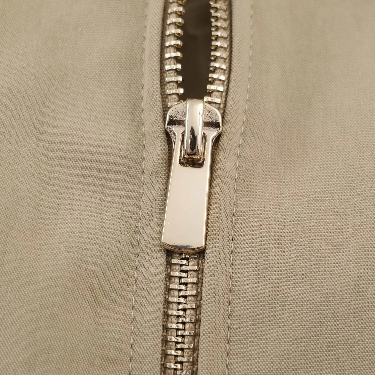 2026 Damen Stilvoller Mantel mit Karo-Futter, Herbstjacke mit abnehmbarer Kapuze, Revers, lockerer Passform, Reißverschluss, Kordelzug am Saum, lässige Streetwear-Oberbekleidung – Detail 17