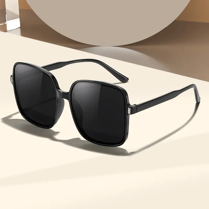 Trendy Gradient Color Lens Square Sunglasses with Nailhead Design Oversized Frame UV Protection Retro Sunglasses for Women Men