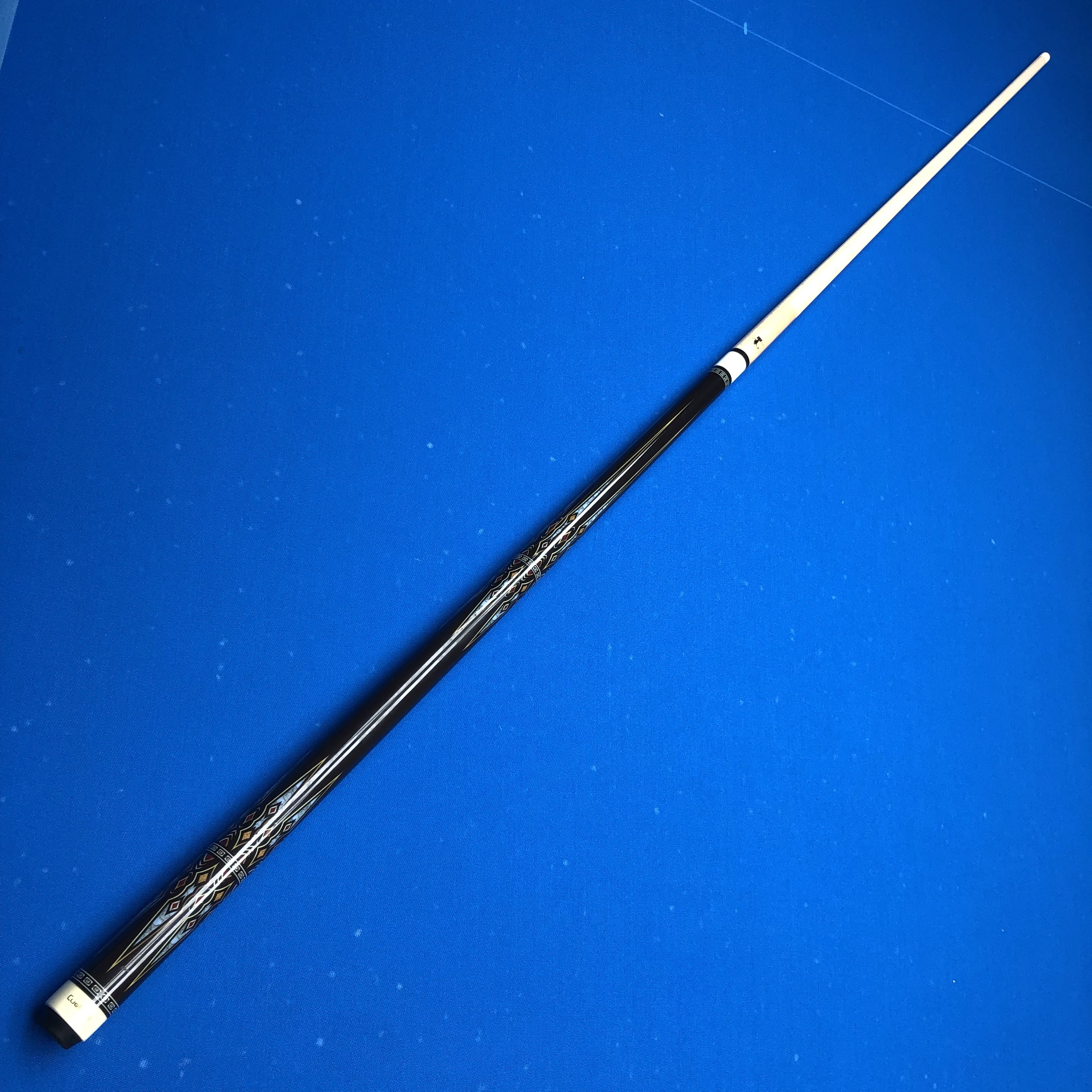 

Professional Hard Maple 2-Piece Pool Cue Stainless Steel Quick Connect 12.3mm Composite Tip Non-Slip Grip for Ultimate Control