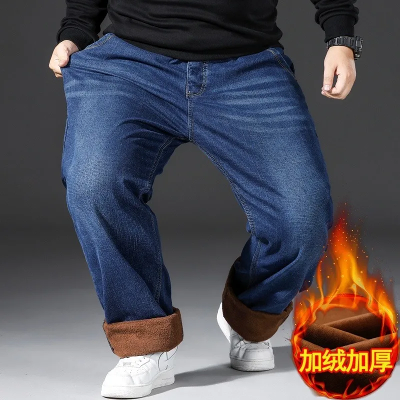 Plus Size Denim Jeans Männer dicke Herbst und Winter Fleece Hose lose gerade hochwertige lässige elastische warme Mode Hose