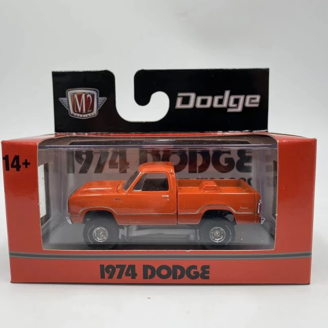 Diecast 1:64 Scale M2 Machines 1974 Dodge W200 Power Wagon Simulation Alloy Car Model Collection Toy Gift Display Ornament