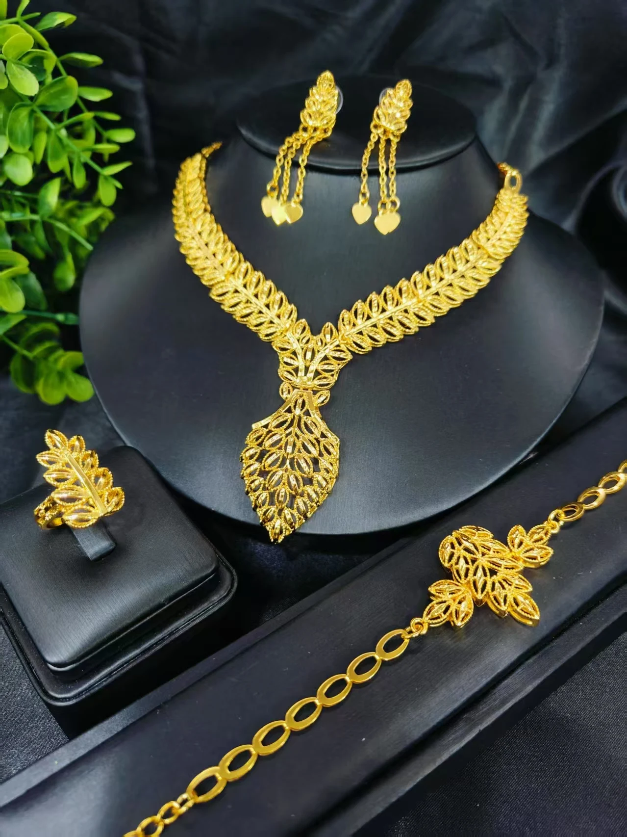 

Luxury Dubai Gold Color Bracelets rings necklace earrings 4pcs sets For Women 24K Gold Plated Bracelets Charm Wedding Jewelry